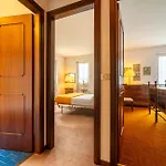 Furmiga Retreat Lakeview Garden Apartment