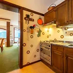 Furmiga Retreat Lakeview Garden Apartment *